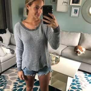 Grey wool sweater with details in the front!